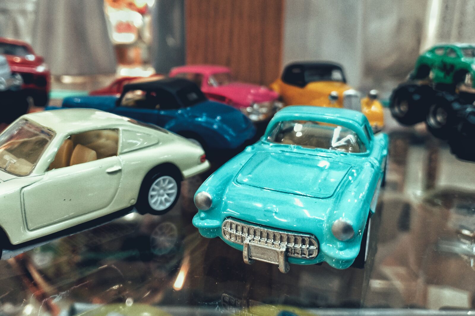 OPPO F9 sample photo. Models of cars, vehicles photography