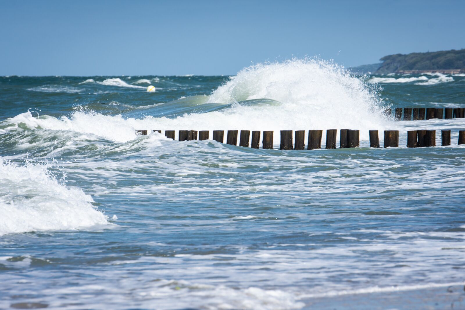 Tamron SP 70-200mm F2.8 Di VC USD sample photo. Baltic sea, wave, sea photography