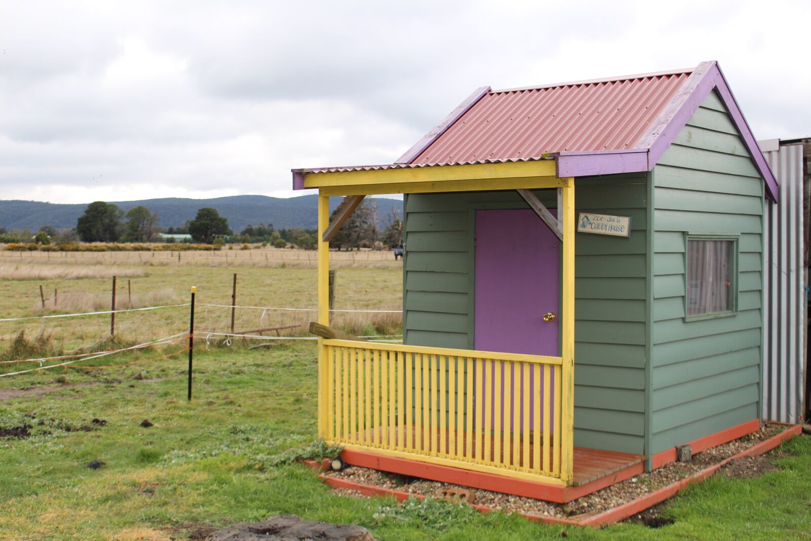 Canon EOS 700D (EOS Rebel T5i / EOS Kiss X7i) sample photo. Cubby, house, shot photography
