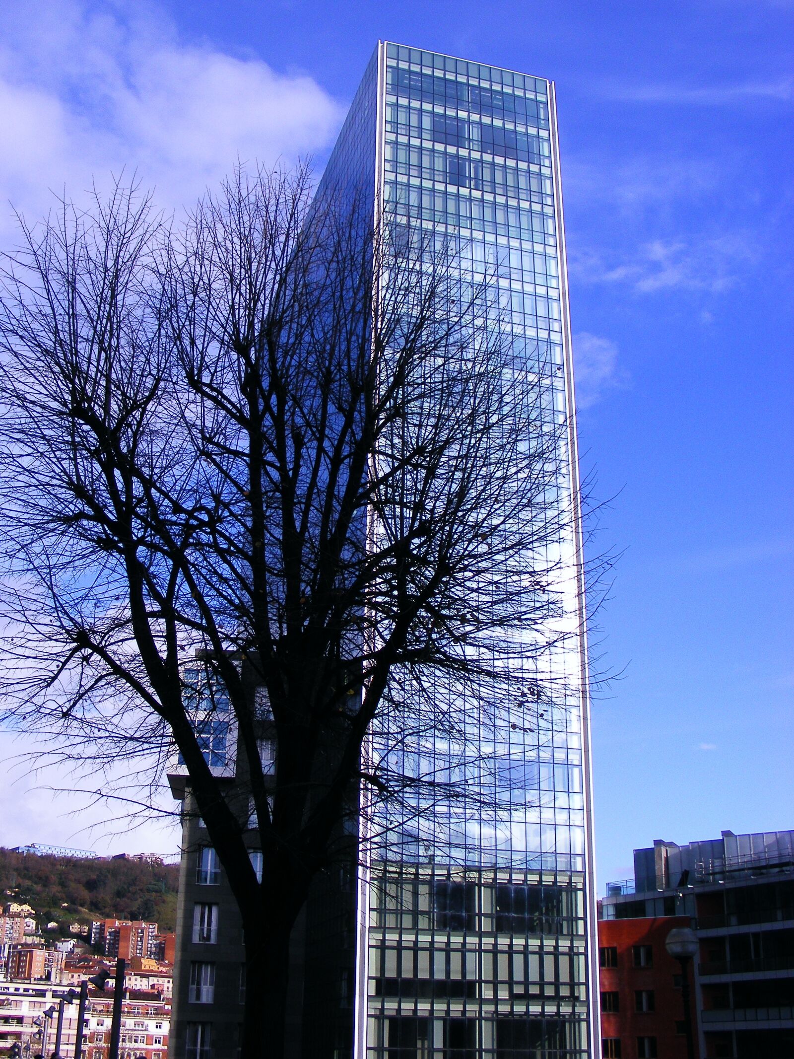 Fujifilm FinePix S5700 S700 sample photo. Bilbao, skyscraper, isozaki photography