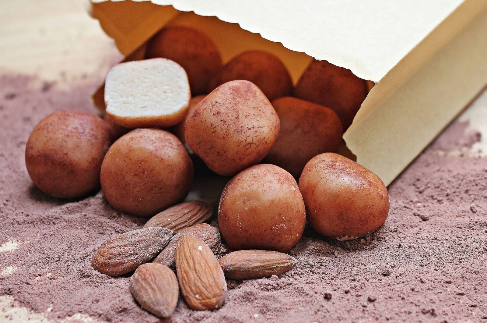Canon EOS 550D (EOS Rebel T2i / EOS Kiss X4) sample photo. Paper bag, almond, food photography