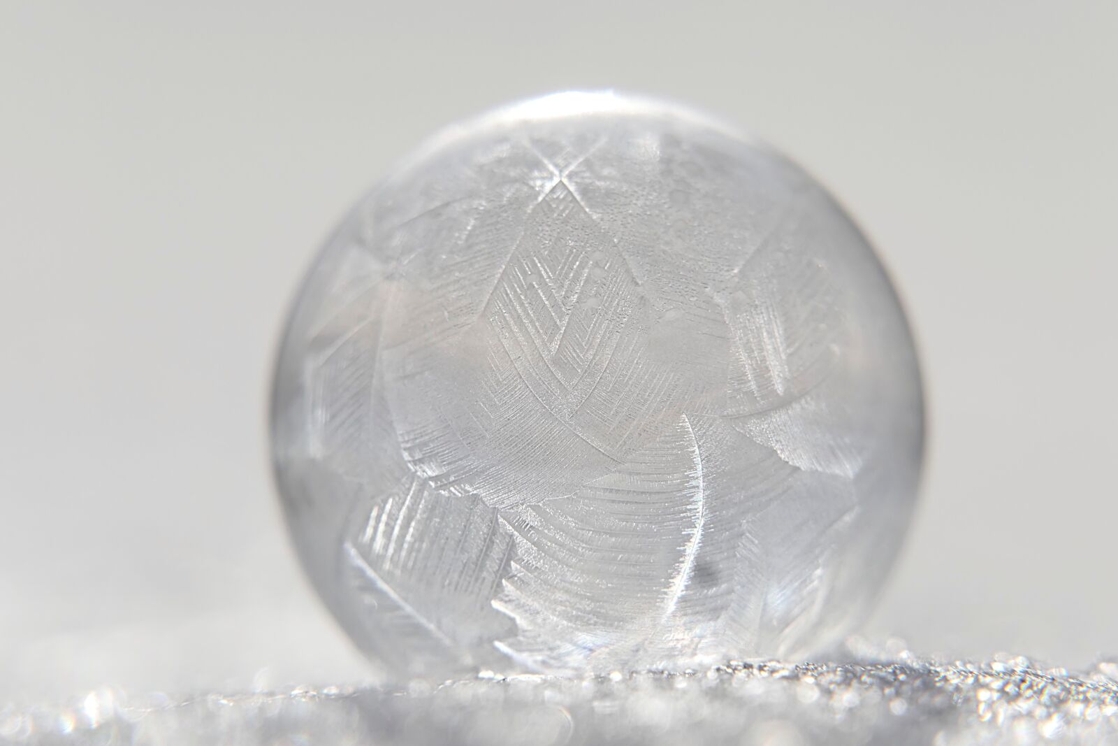 Panasonic Lumix DMC-FZ1000 sample photo. Soap bubble, frozen, winter photography