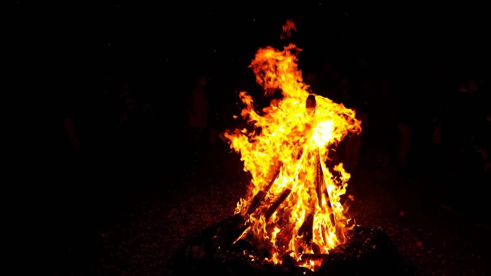 Samsung Galaxy Note4 sample photo. Bonfire, burn, dark, fire photography