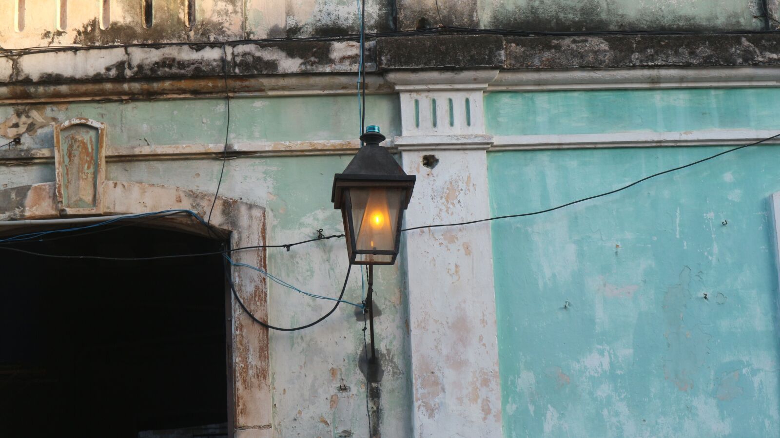 Canon EOS M10 sample photo. Havana, cuba, lantern photography