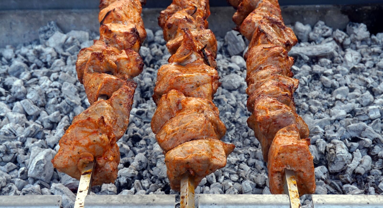 Sony Alpha a5000 (ILCE 5000) sample photo. Barbecue, spit, meat photography