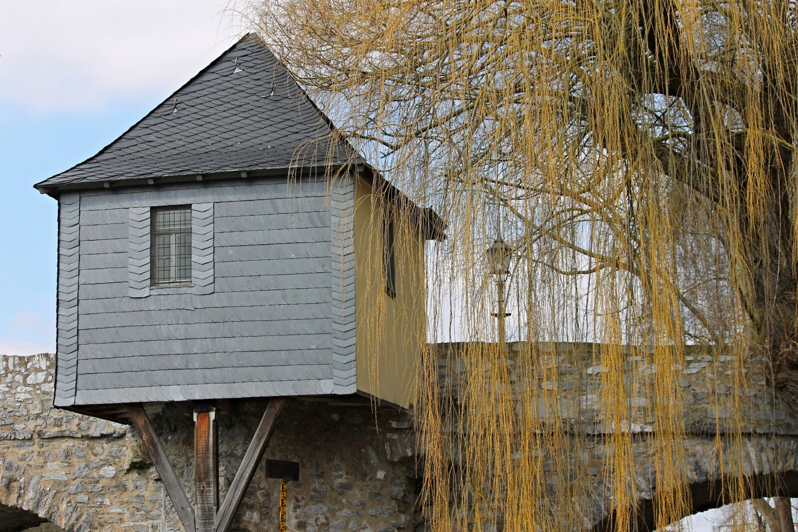 Canon EOS 1100D (EOS Rebel T3 / EOS Kiss X50) sample photo. Bridgehouse, bridge cottage, customs photography