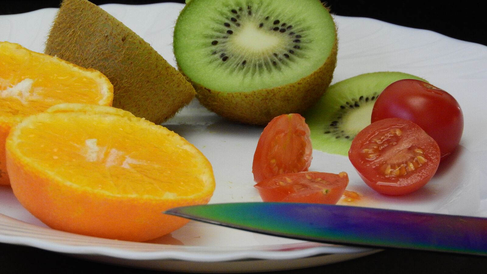 Nikon Coolpix P610 sample photo. Kiwi, fruit, detail photography