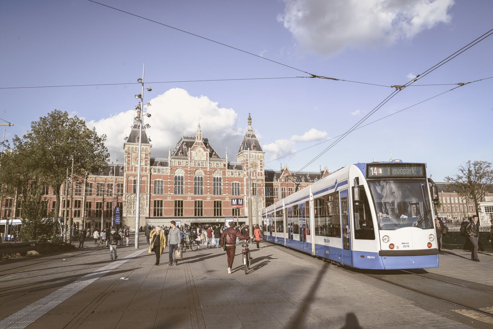 Nikon D610 sample photo. Amsterdam, station, netherlands photography
