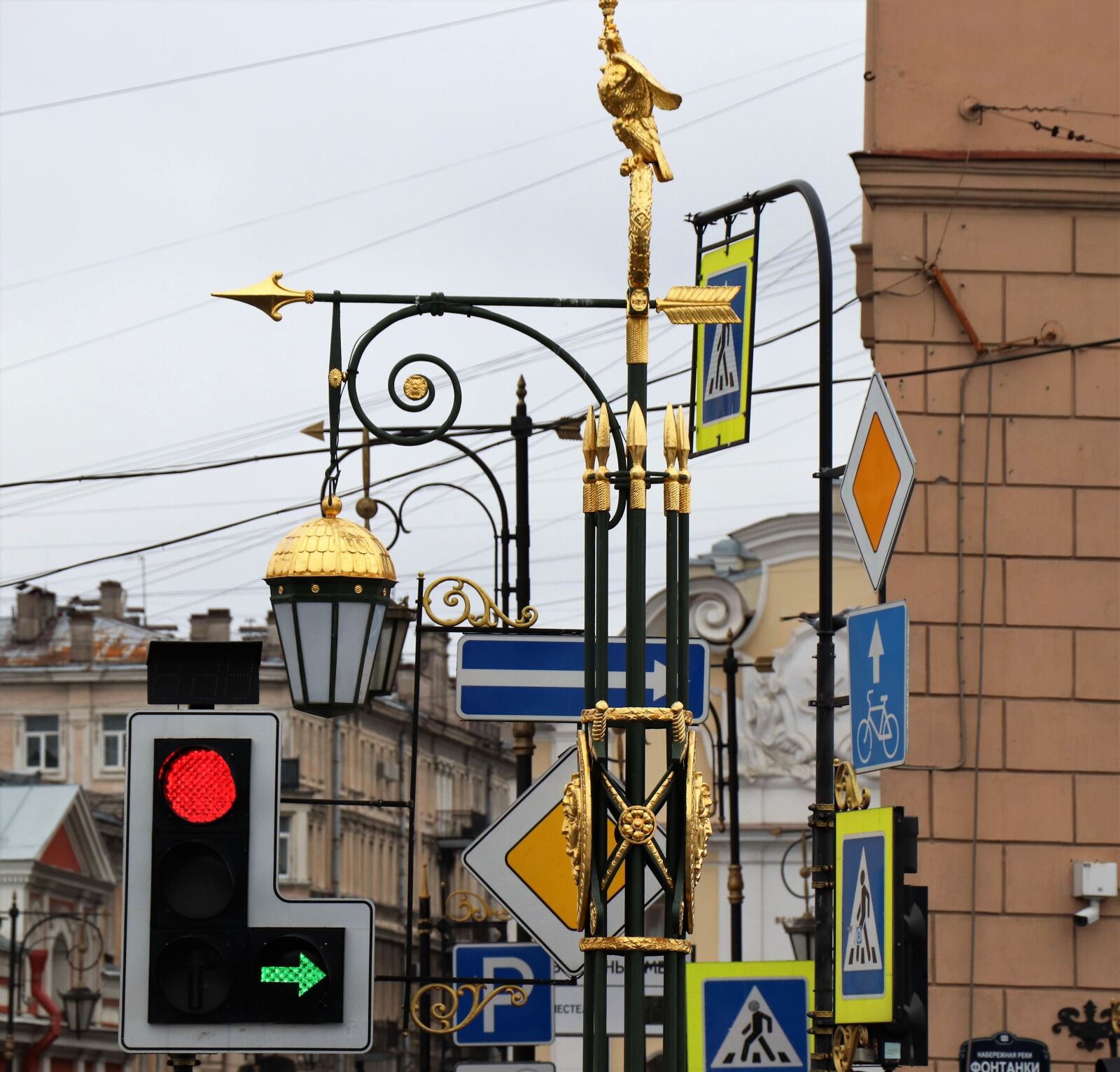 Canon EOS 77D (EOS 9000D / EOS 770D) sample photo. Mess, road signs, traffic photography