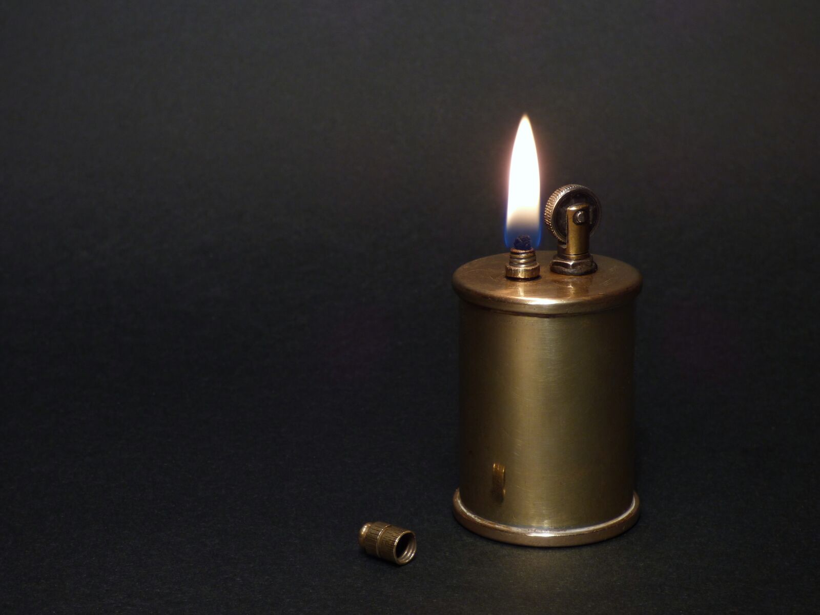Panasonic DMC-FZ72 sample photo. Petrol lighter, lighter, flame photography