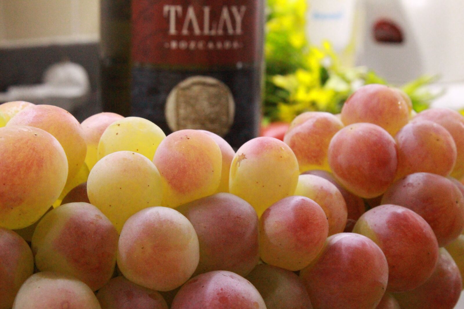 Canon EOS 700D (EOS Rebel T5i / EOS Kiss X7i) sample photo. Raisin, red grape, wine photography