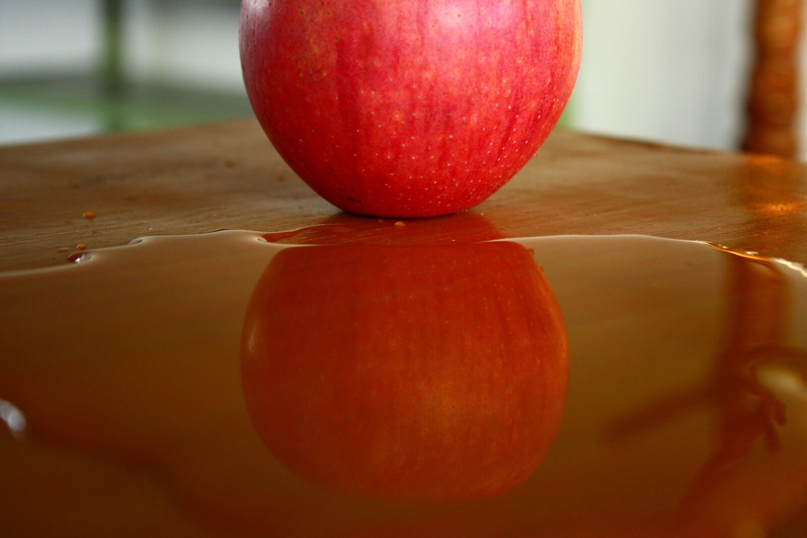 Canon EOS 600D (Rebel EOS T3i / EOS Kiss X5) sample photo. Apple, red, fruit photography
