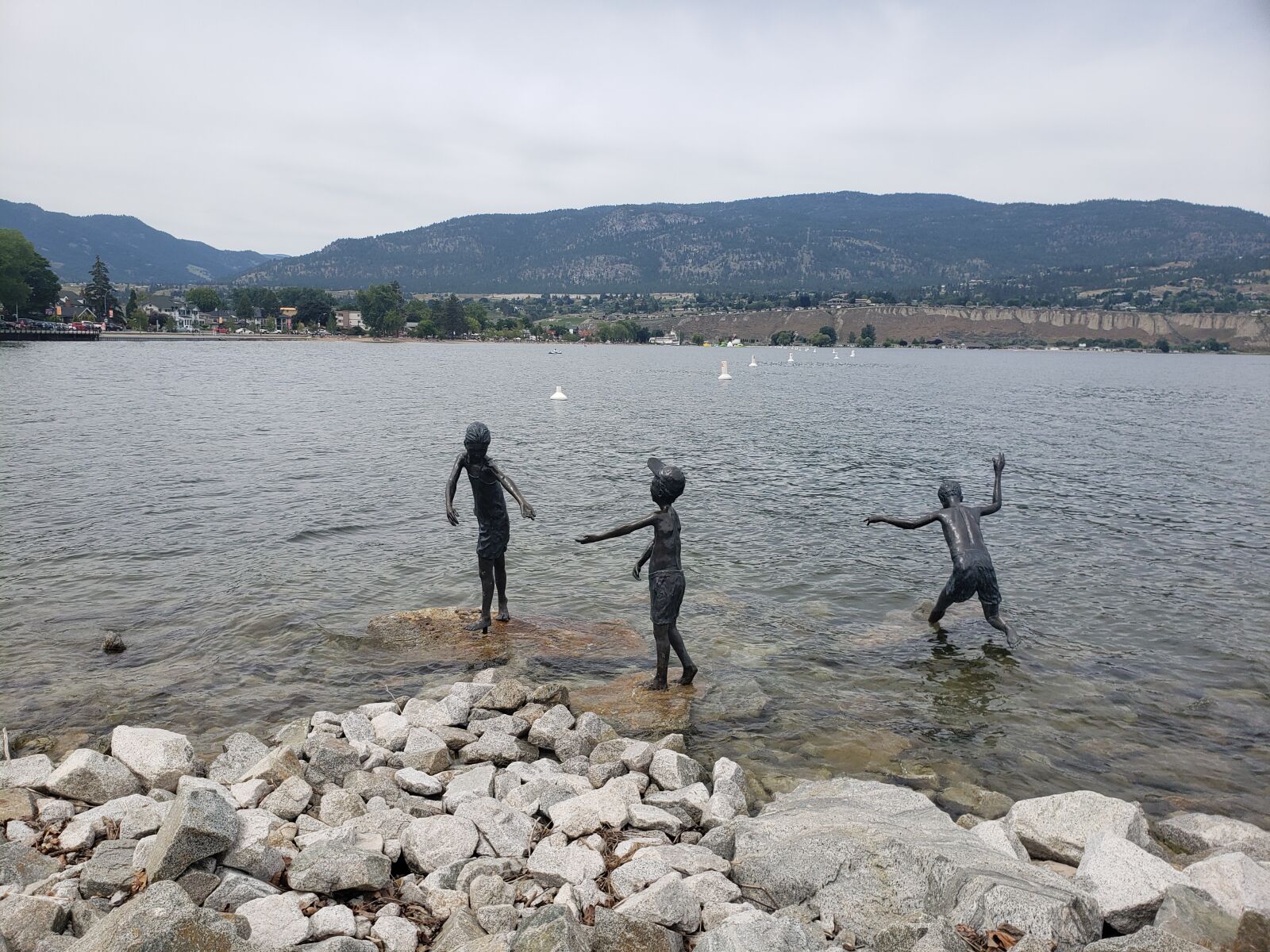 Samsung Galaxy S9 sample photo. Penticton, beach, statues photography