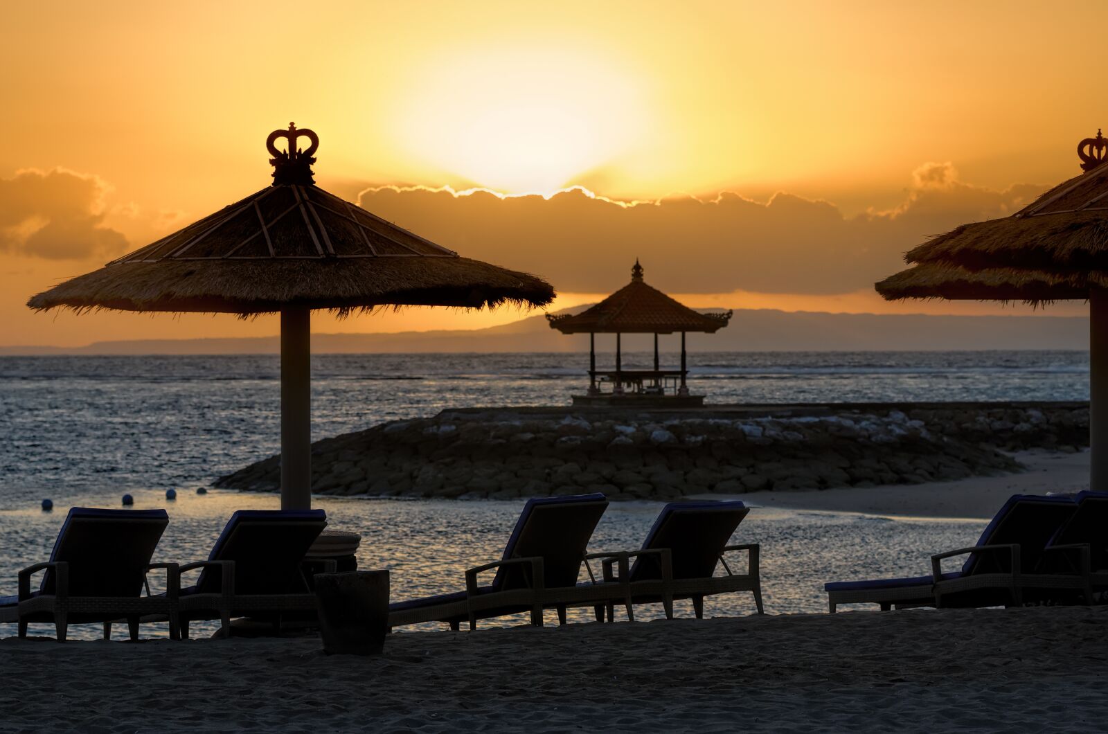 Nikon D7000 sample photo. Beach, sunset, parasol photography