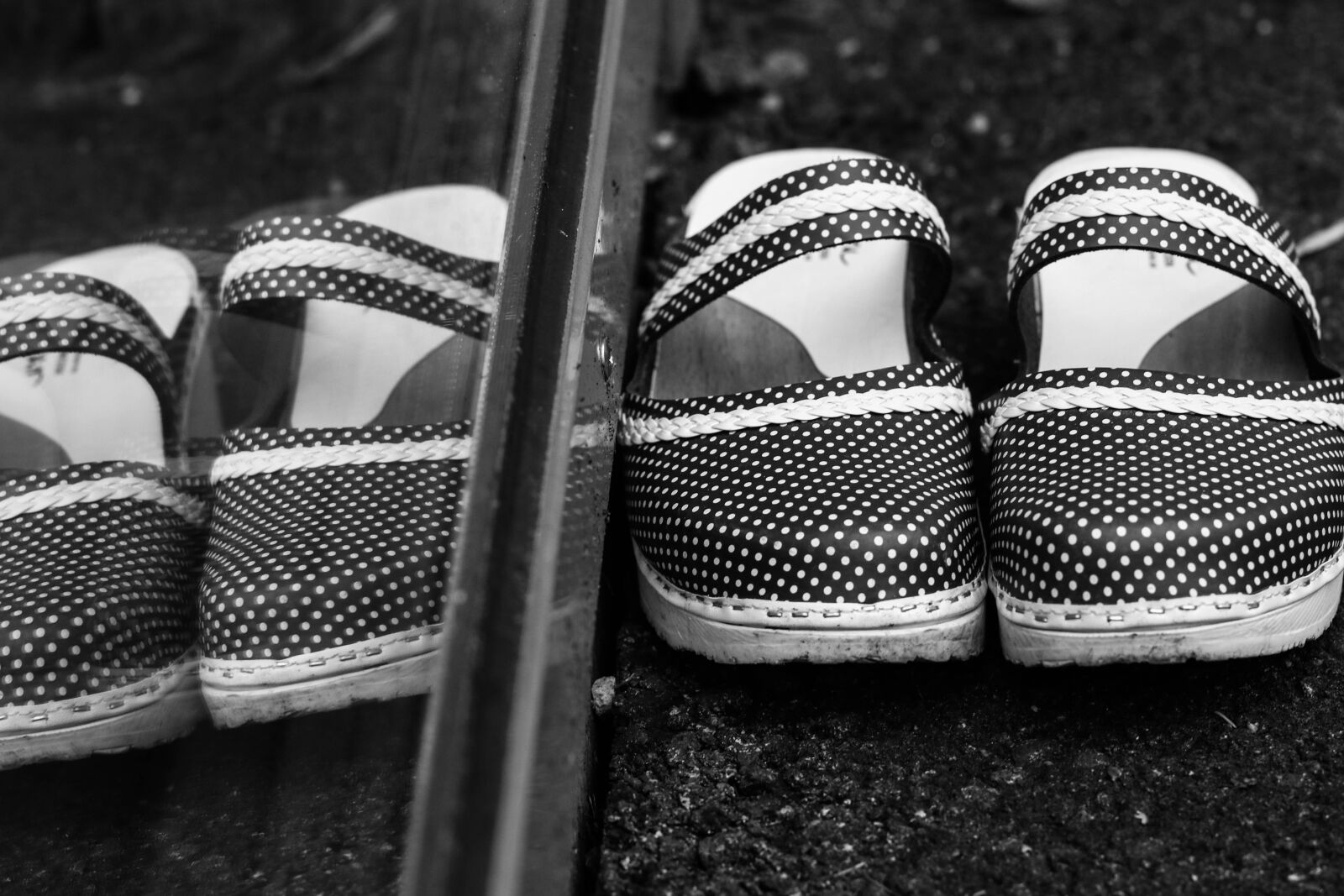 Canon EOS 7D Mark II sample photo. Clogs, footwear, window reflection photography