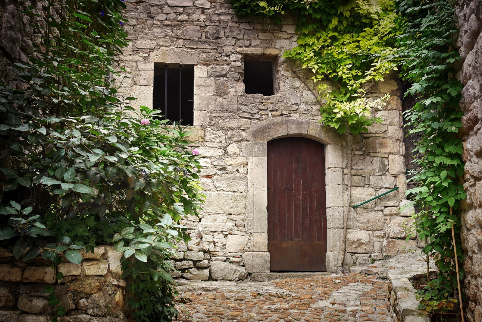 Panasonic Lumix DMC-GX7 sample photo. Old, architecture, wall photography