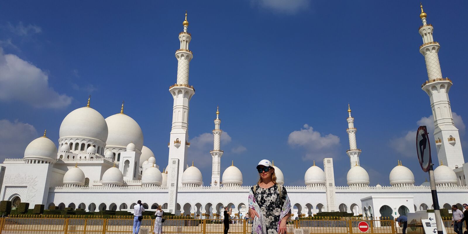 Xiaomi Redmi Note 5 sample photo. абудаби, белаямечеть, оаэ photography