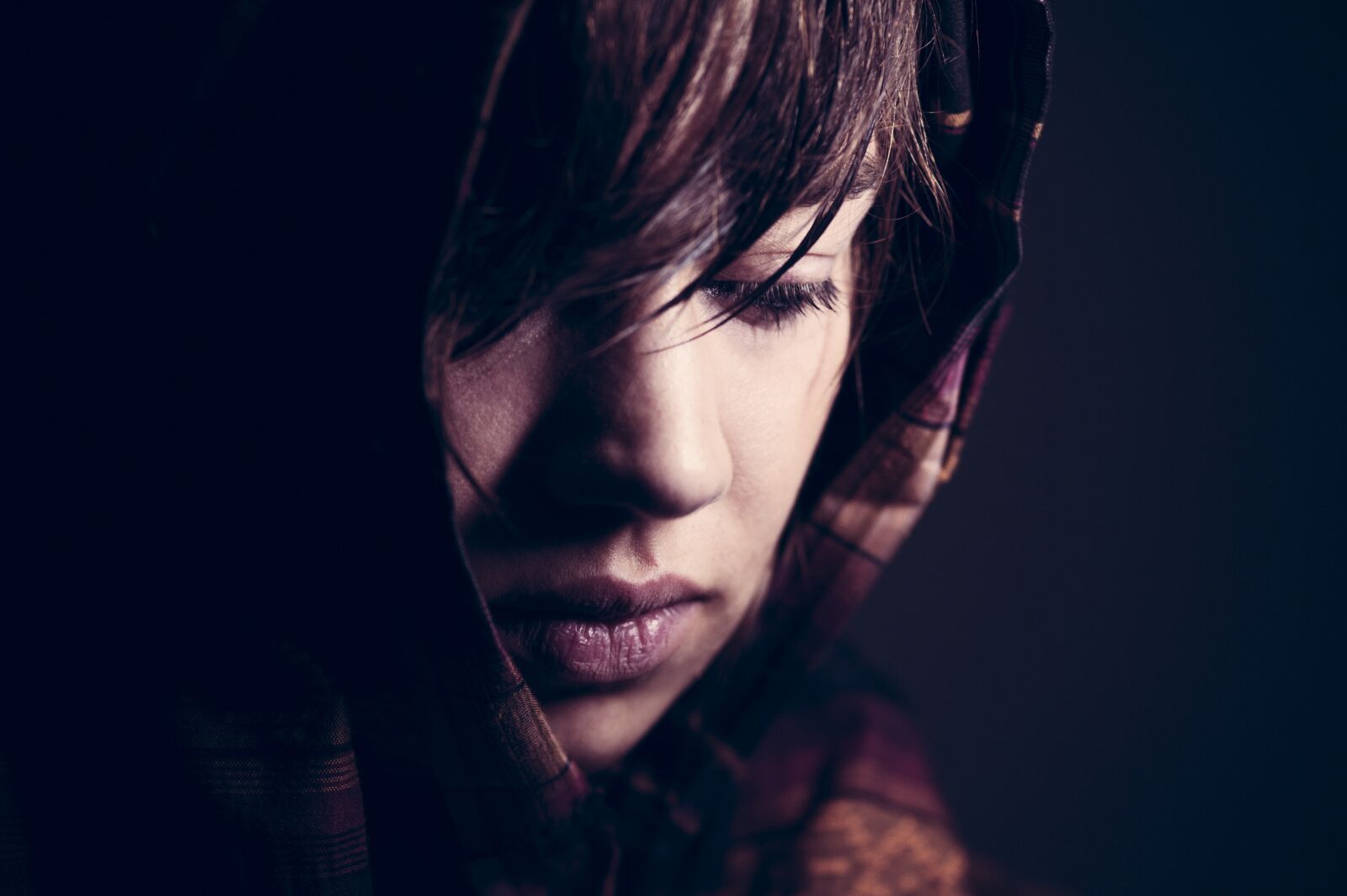 Nikon D3 sample photo. Woman, closeup, intense photography