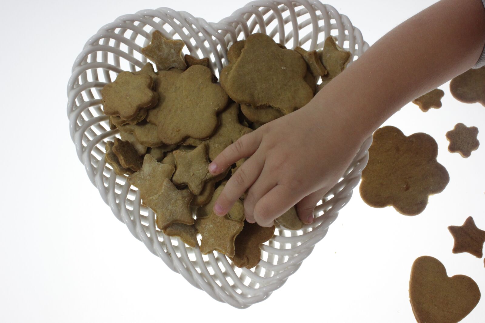 Canon EOS 550D (EOS Rebel T2i / EOS Kiss X4) sample photo. Gingerbread, the child's hand photography