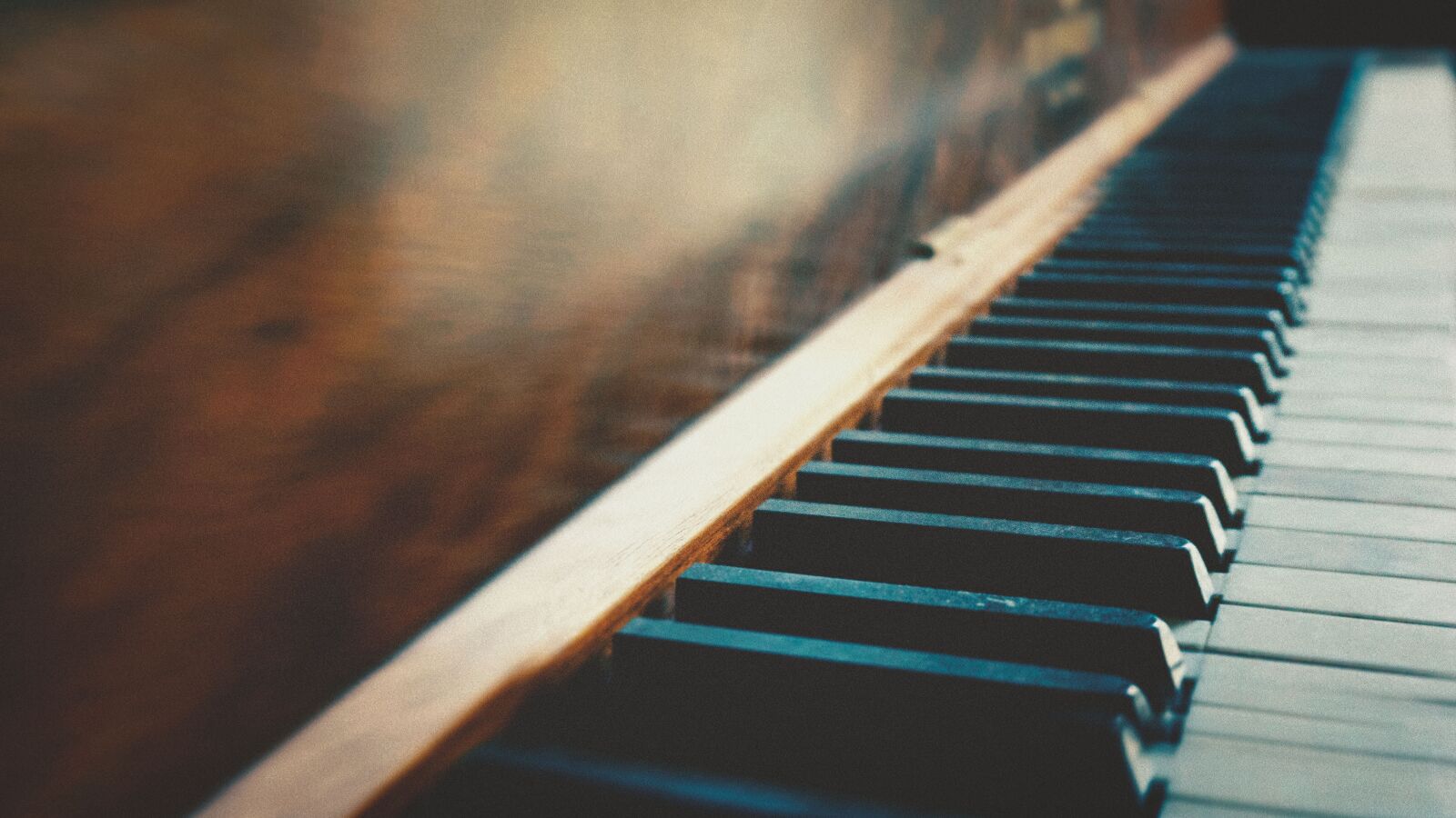 Sony a6000 sample photo. Piano, antique, instrument photography