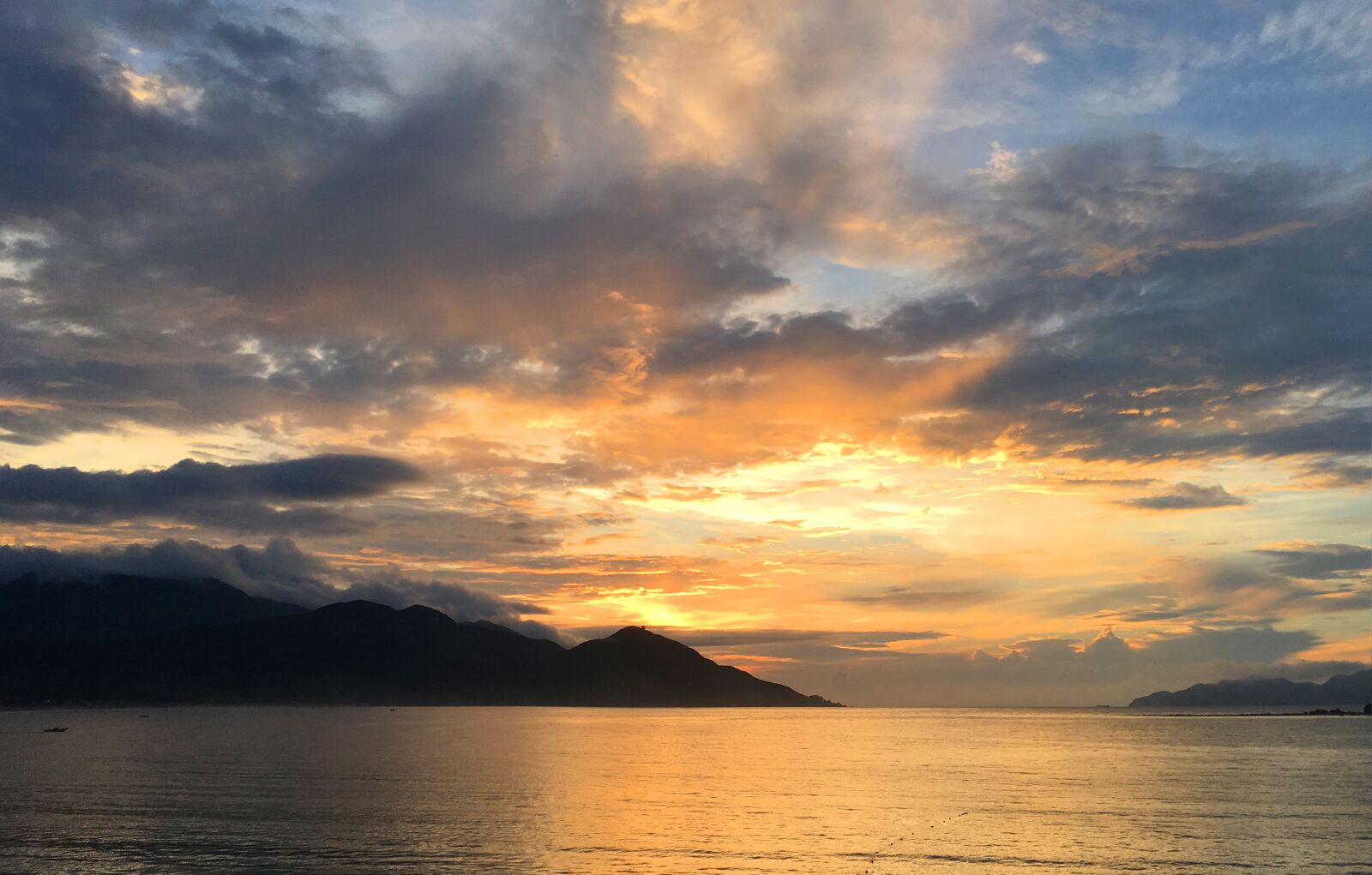 Apple iPhone 6s sample photo. Sunrise, beach, beautiful photography