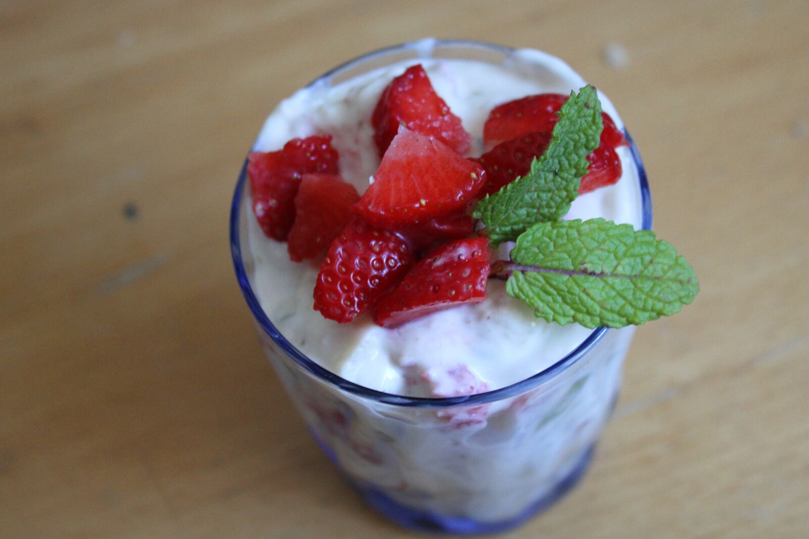 Canon EOS 2000D (EOS Rebel T7 / EOS Kiss X90 / EOS 1500D) sample photo. Dessert, strawberry, cake photography