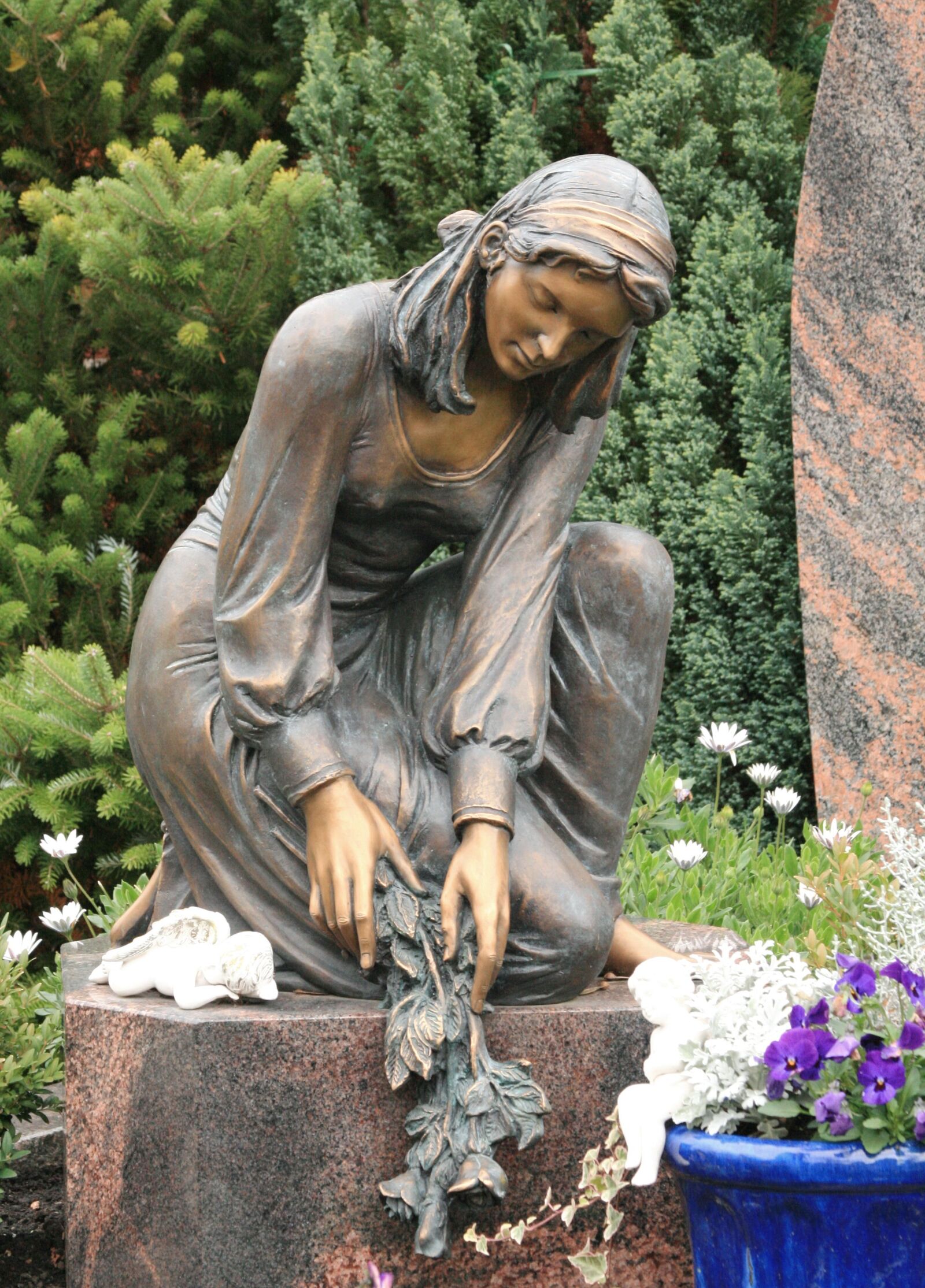 Canon EOS 400D (EOS Digital Rebel XTi / EOS Kiss Digital X) sample photo. Woman, mourning, sad photography