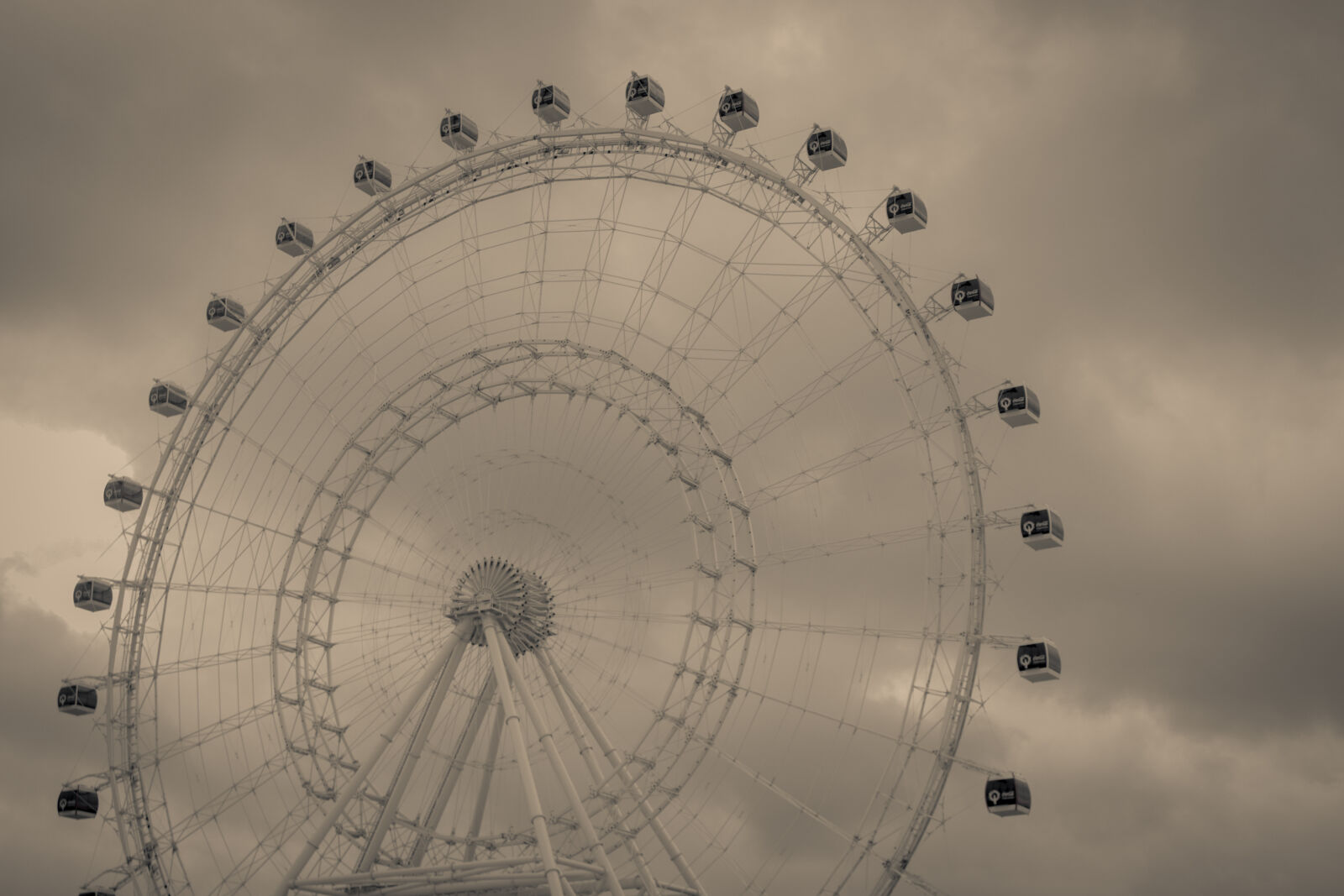 Canon EOS 600D (Rebel EOS T3i / EOS Kiss X5) sample photo. Cloudiness, ferris, wheel, orlando photography
