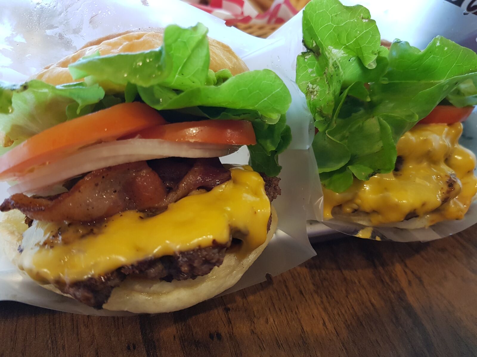 Samsung Galaxy S8+ sample photo. Hamburger, food, burger photography