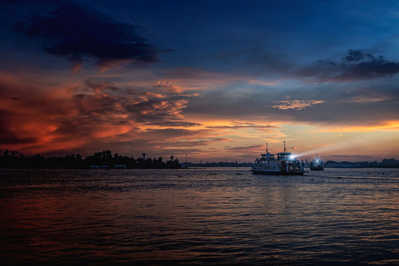 Canon EOS 7D Mark II sample photo. Ship, boat, sky photography