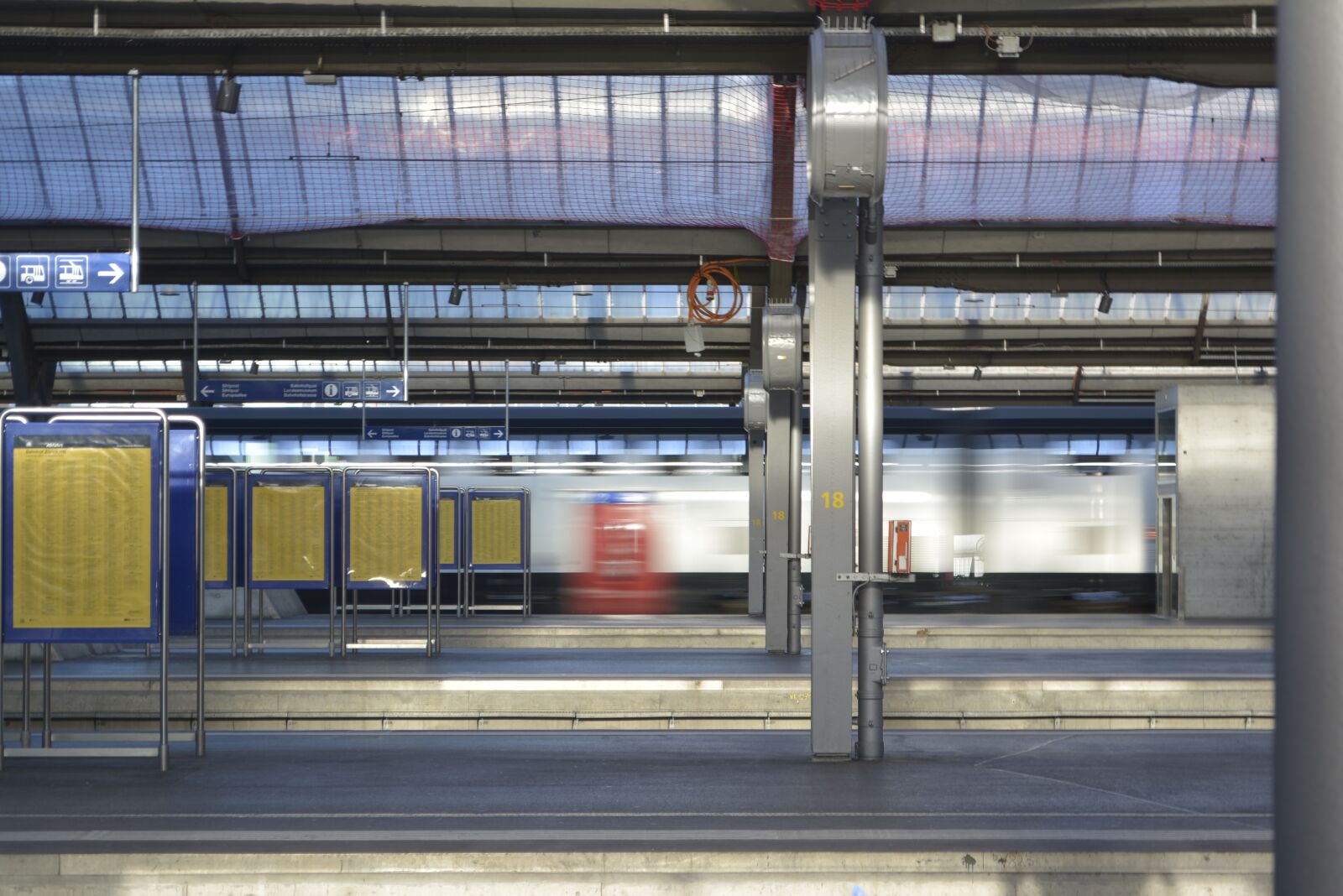 Nikon D5200 sample photo. Zurich, zurich mainstation, trainstation photography