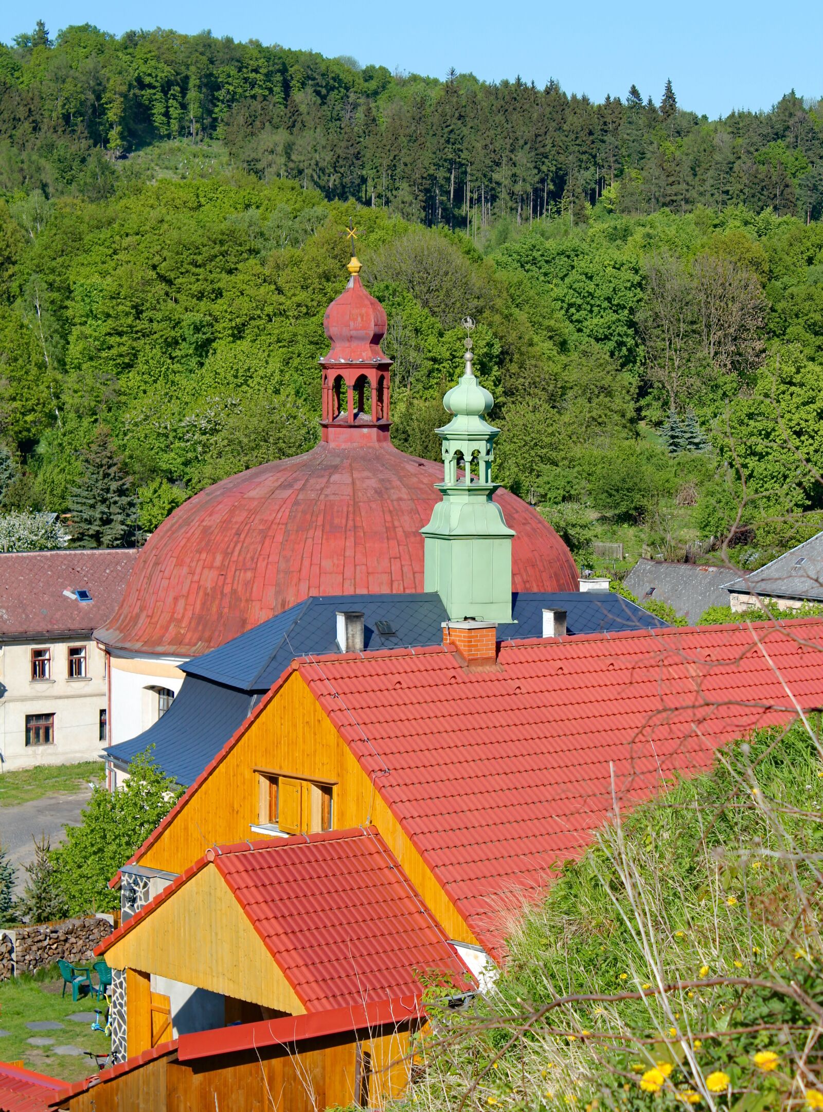 Canon EOS 550D (EOS Rebel T2i / EOS Kiss X4) sample photo. Roof, village, church photography