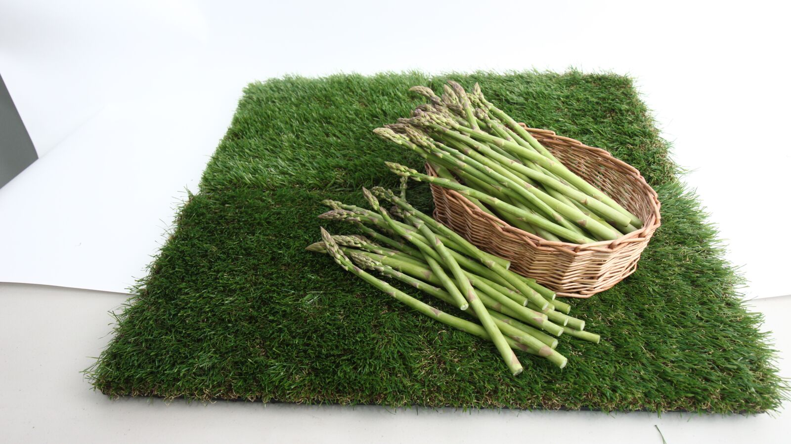 Canon EOS 100D (EOS Rebel SL1 / EOS Kiss X7) sample photo. Asparagus, gangwon asparagus, both photography