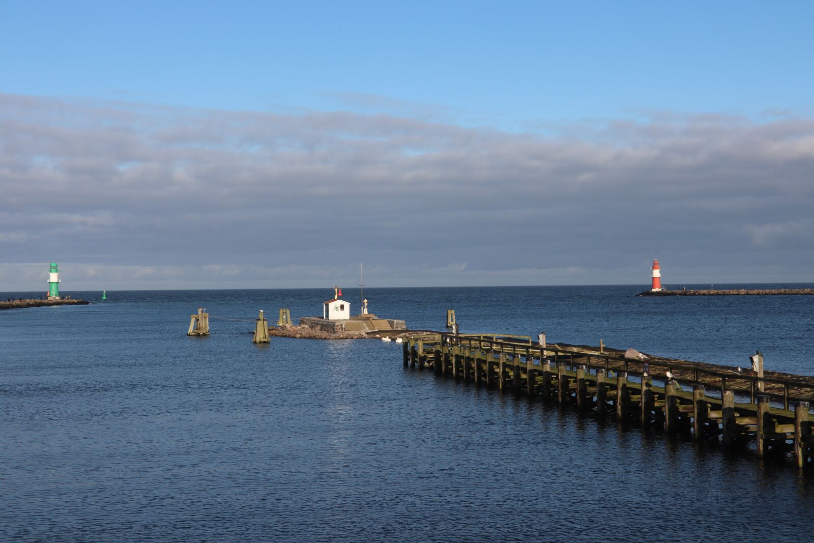 Canon EOS 200D (EOS Rebel SL2 / EOS Kiss X9) sample photo. Waters, sea, pier photography