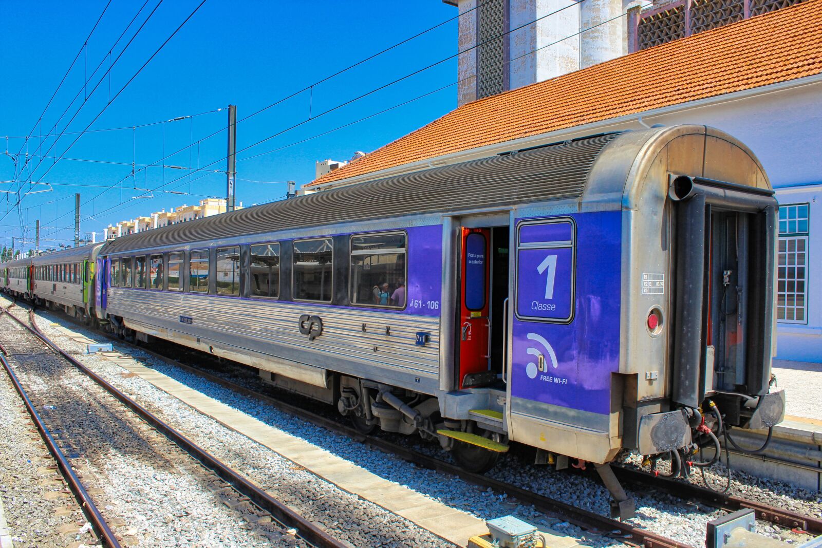 Canon EOS 600D (Rebel EOS T3i / EOS Kiss X5) sample photo. Faro railway station, train photography