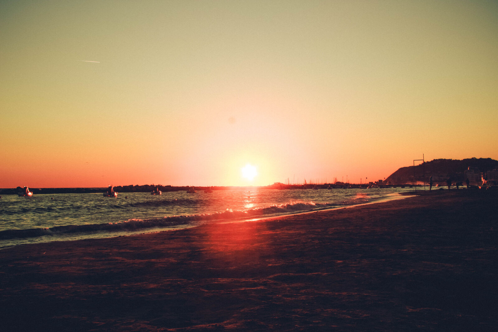Canon EOS 600D (Rebel EOS T3i / EOS Kiss X5) sample photo. Backlit, beach, dawn, dusk photography