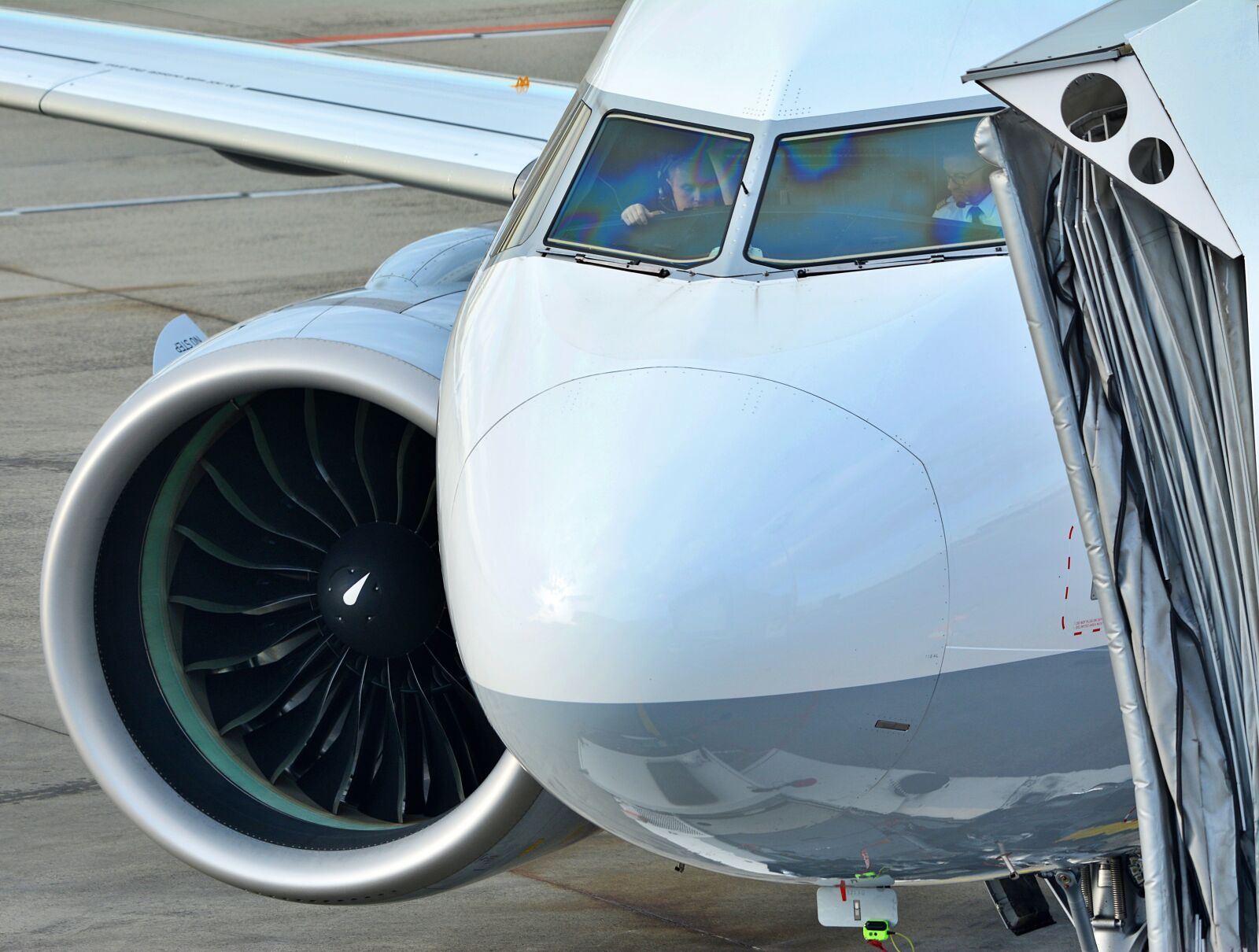 Nikon D5200 sample photo. Flight, airport, travel photography