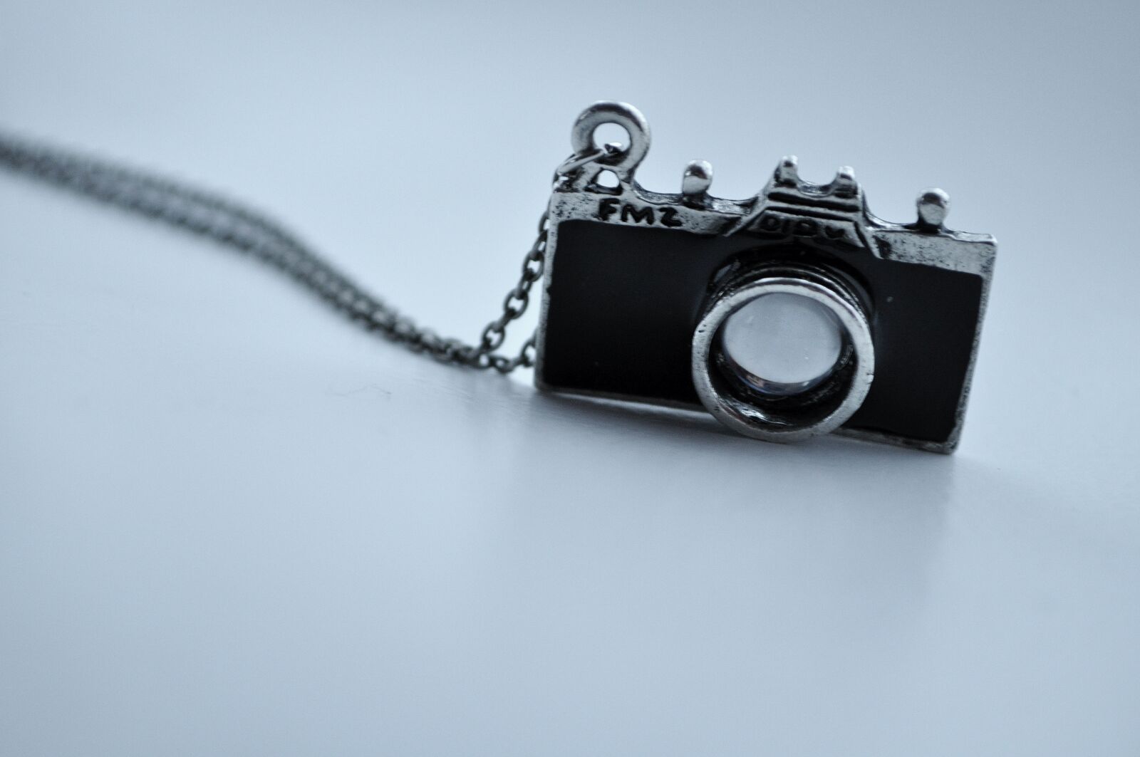 Nikon D5000 sample photo. Camera, chain, necklace photography