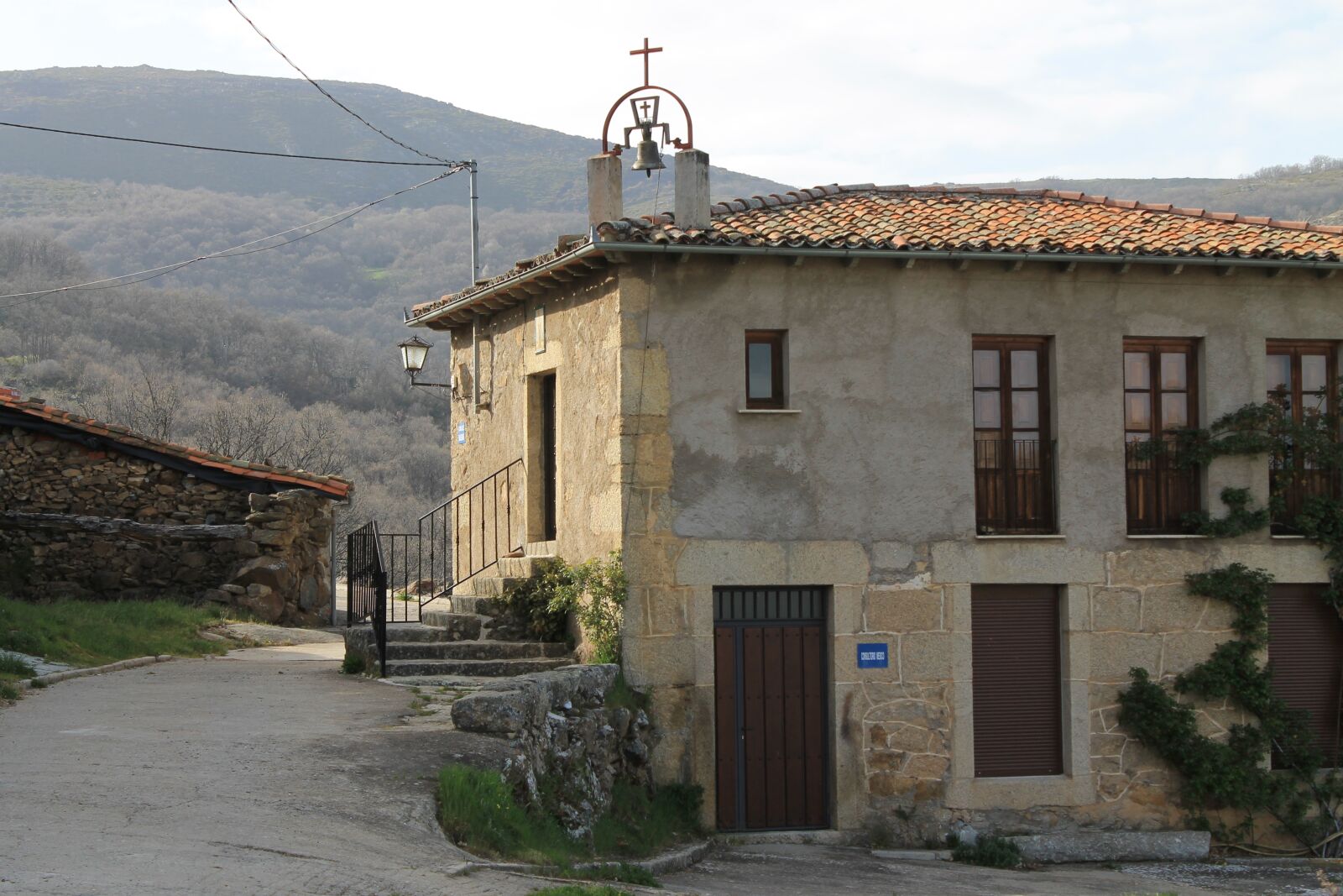 Canon EOS 1100D (EOS Rebel T3 / EOS Kiss X50) sample photo. House, rural, bell tower photography