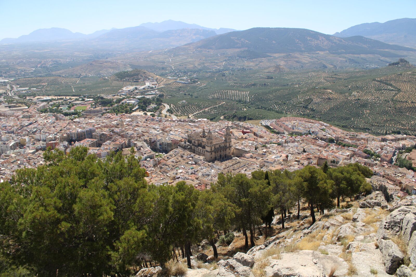 Canon EOS 2000D (EOS Rebel T7 / EOS Kiss X90 / EOS 1500D) sample photo. Jaen, cathedral, city photography