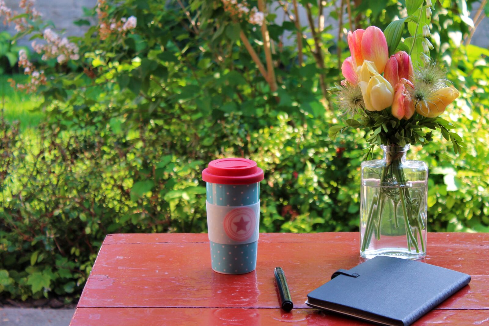 Canon EOS 1300D (EOS Rebel T6 / EOS Kiss X80) sample photo. Mug, dining table, coffee photography