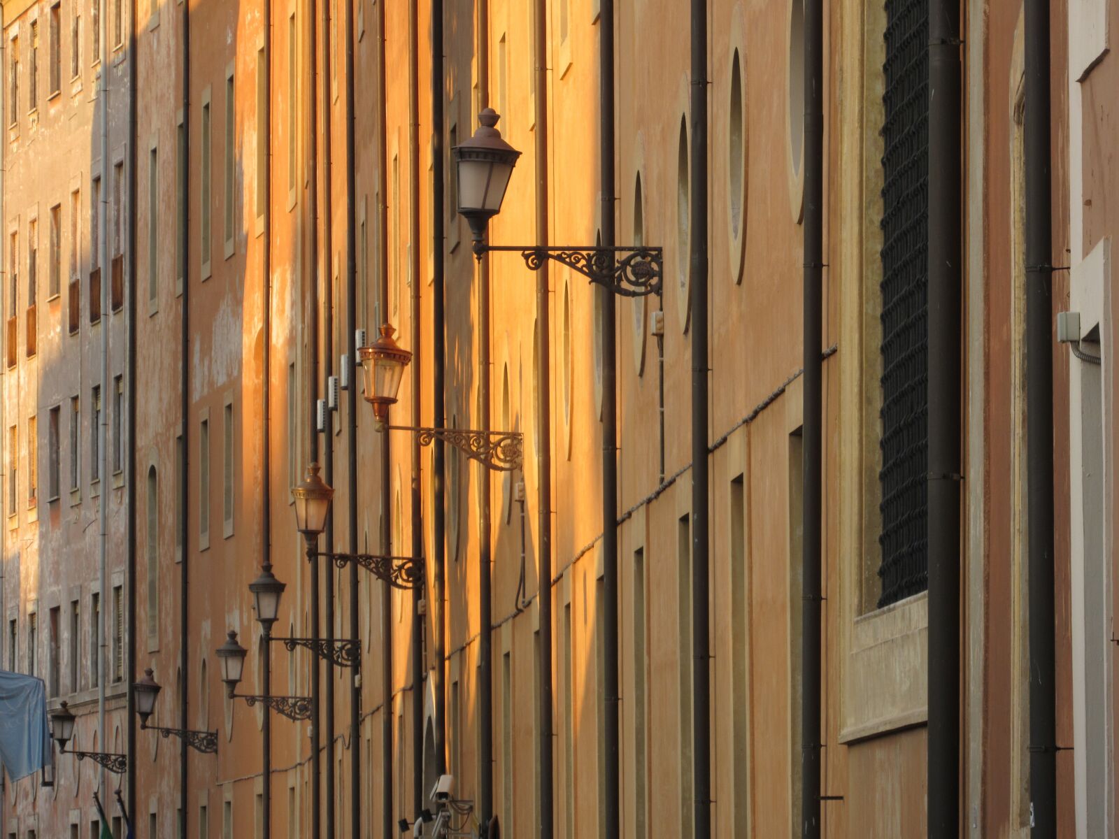 Canon PowerShot SX520 HS sample photo. Rome, italy, street photography