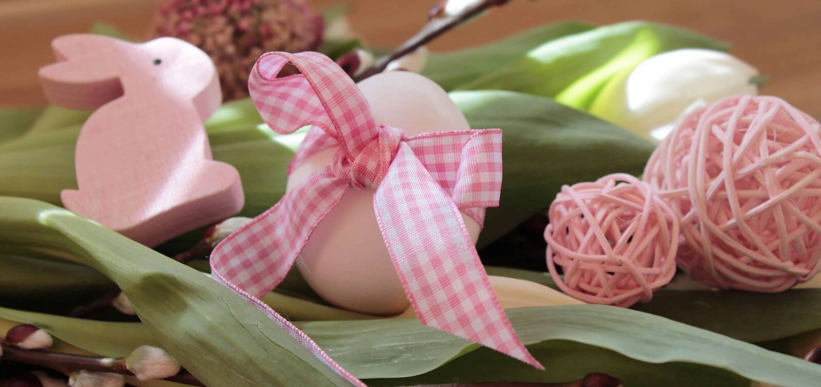 Canon EOS 100D (EOS Rebel SL1 / EOS Kiss X7) sample photo. Easter egg, arrangement, fabric photography
