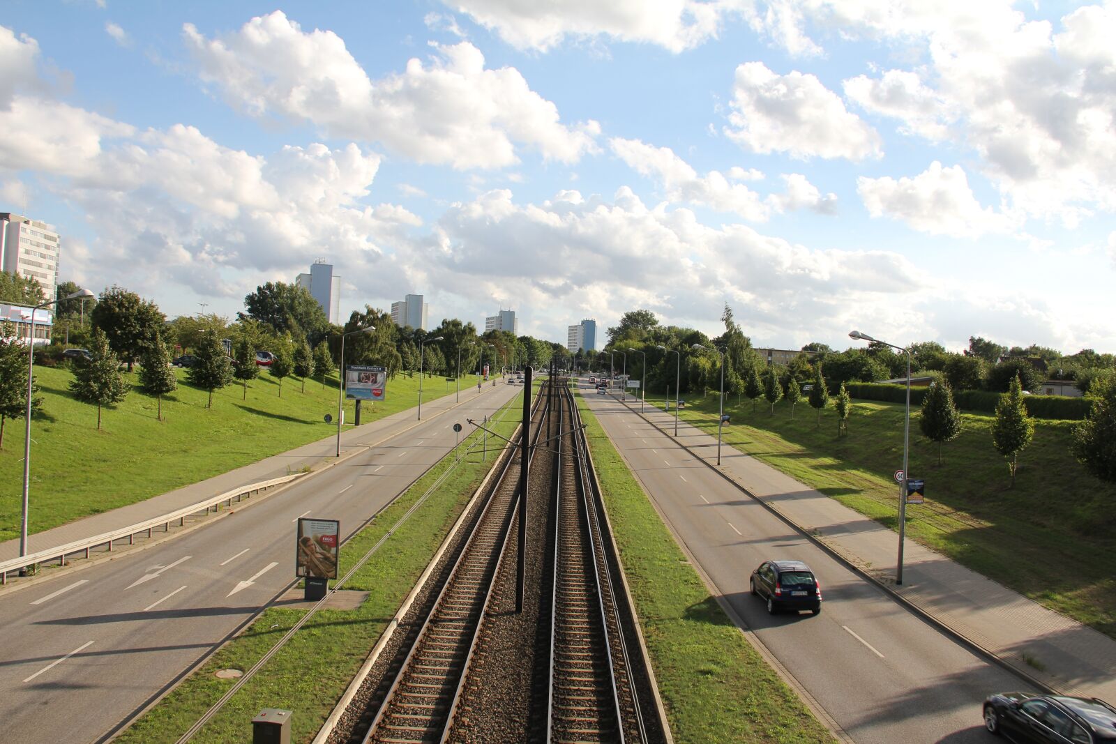 Canon EOS 550D (EOS Rebel T2i / EOS Kiss X4) sample photo. City, tram, rostock photography