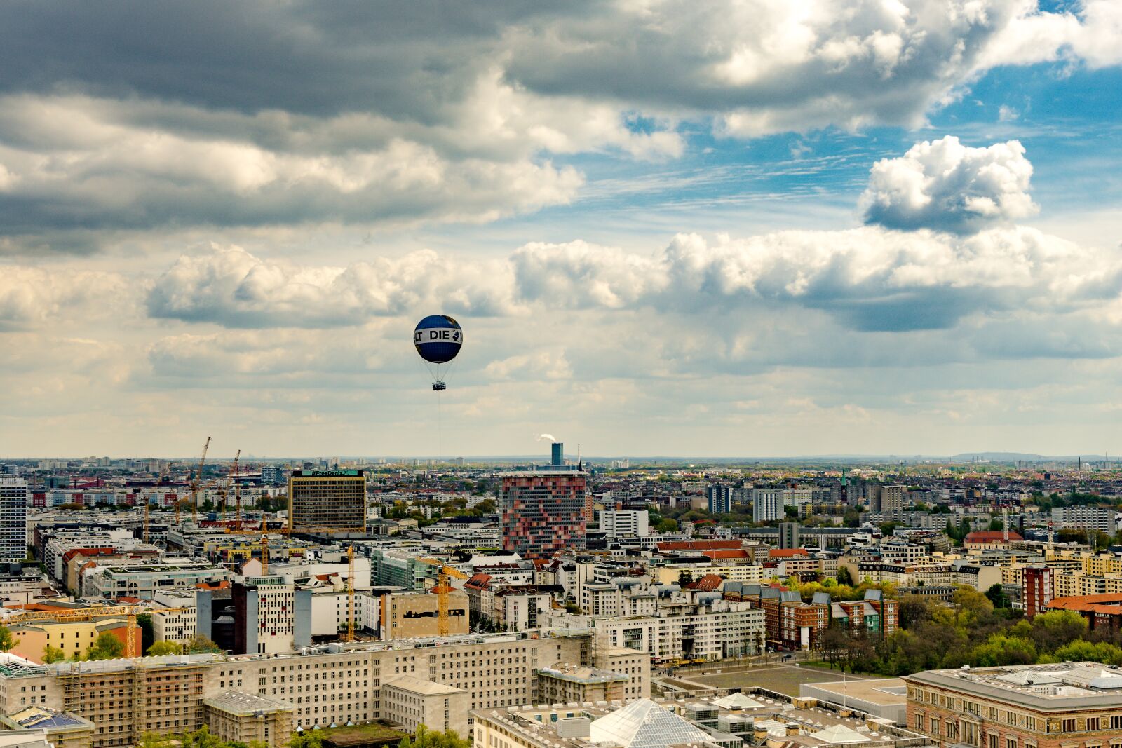 Sony a7 II + Sony Vario-Tessar T* FE 16-35mm F4 ZA OSS sample photo. Berlin, panorama, potsdam place photography