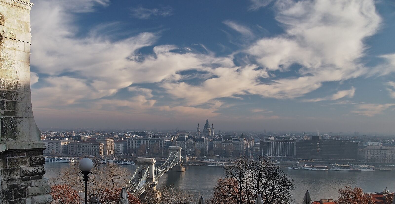 Olympus PEN E-PM1 sample photo. Budapest smog, chain bridge photography