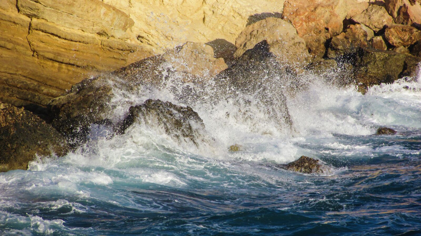 Canon PowerShot SX400 IS sample photo. Wave, smashing, sea photography