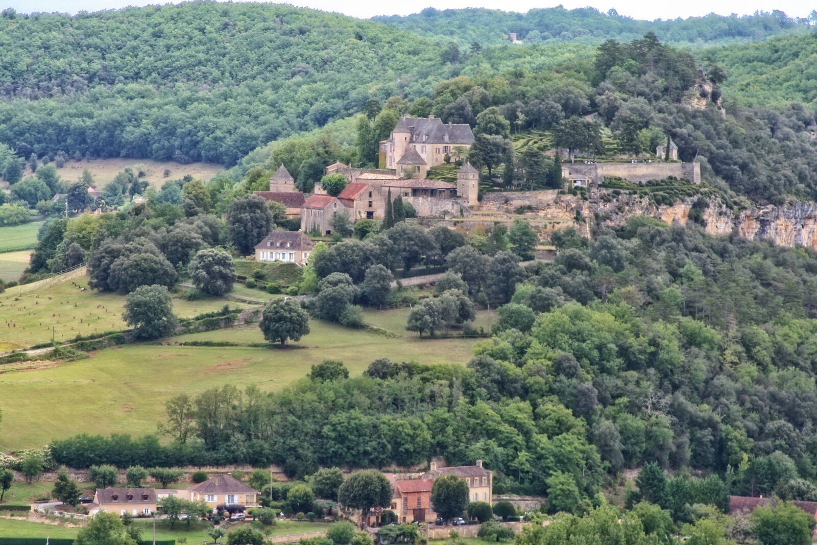 Canon EOS 400D (EOS Digital Rebel XTi / EOS Kiss Digital X) sample photo. Castle, périgord, dordogne photography
