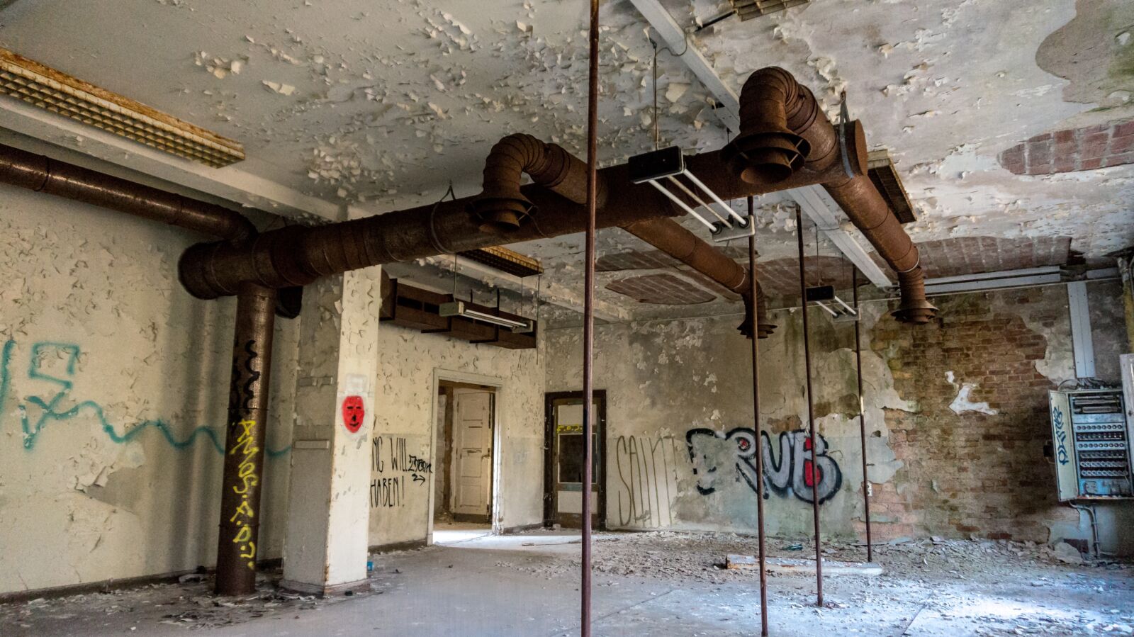 Sony Alpha a5000 (ILCE 5000) sample photo. Building, abandoned, old photography