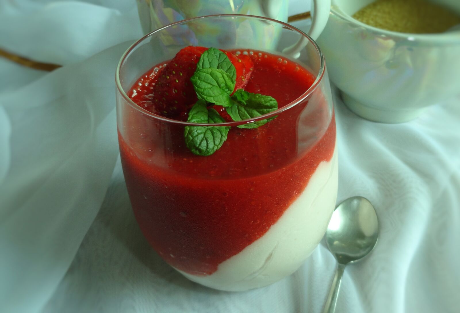 Sony Cyber-shot DSC-H70 sample photo. Dessert, strawberries, whipped cream photography